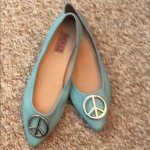 Dolce Flats with Peace Symbol